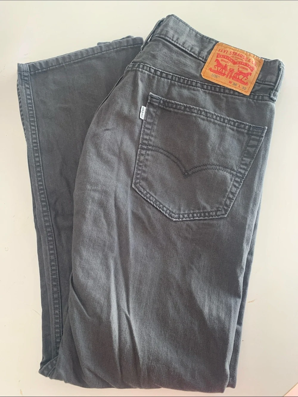 Levi’s 505 Regular Fit Washed Black 100% cotton denim jeans sz 36x32